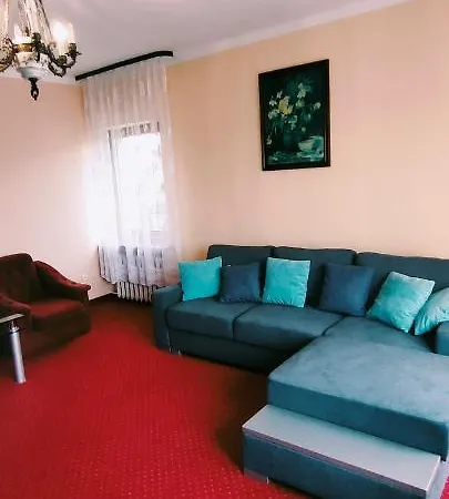 Delfin Nocleg ze śniadaniem 3*