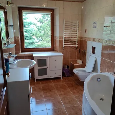 Delfin Nocleg ze śniadaniem 3*