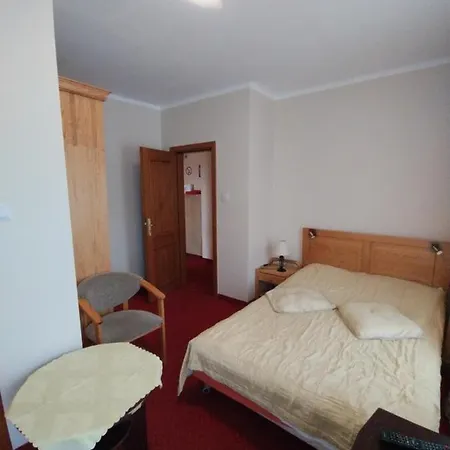 Delfin Nocleg ze śniadaniem 3*