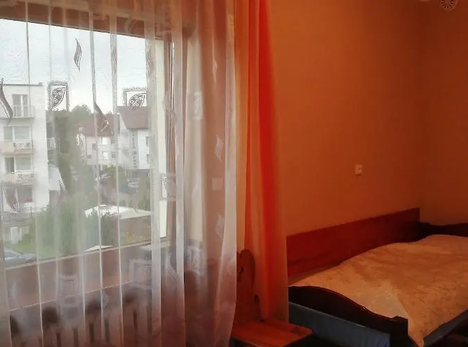 Delfin Nocleg ze śniadaniem 3*